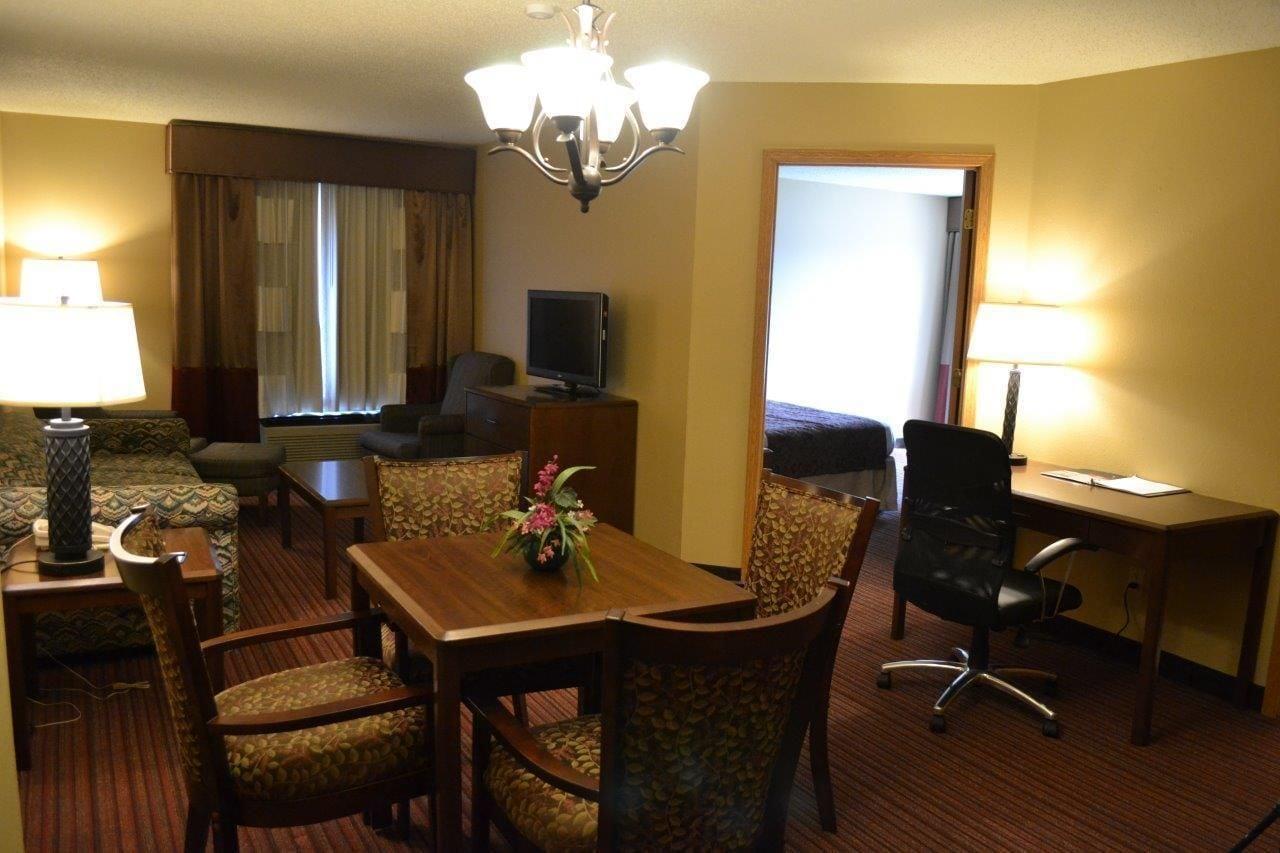 Hotel Baymont By Wyndham Mequon Milwaukee Area Esterno foto